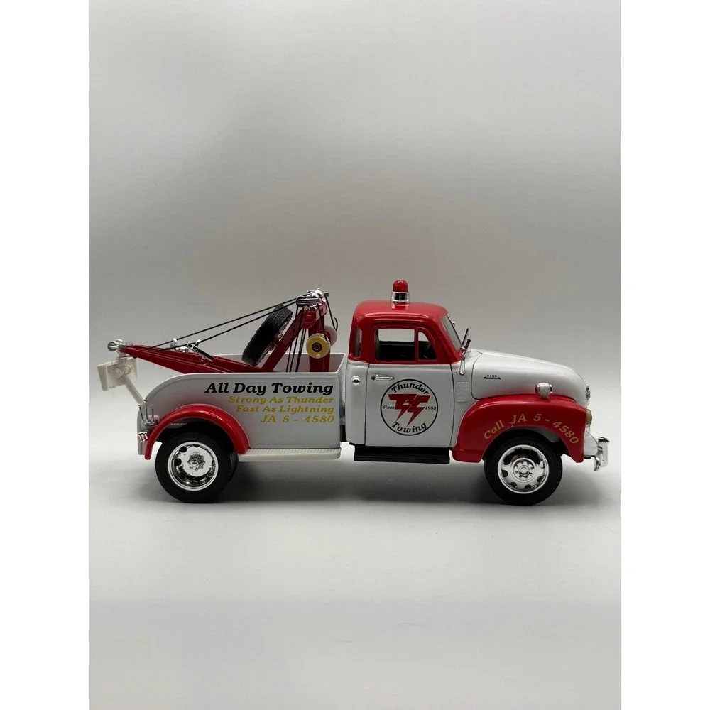 1953 Chevrolet 3100 Tow Truck Diecast Red White Thunder Towing Wrecker‎ 1/24